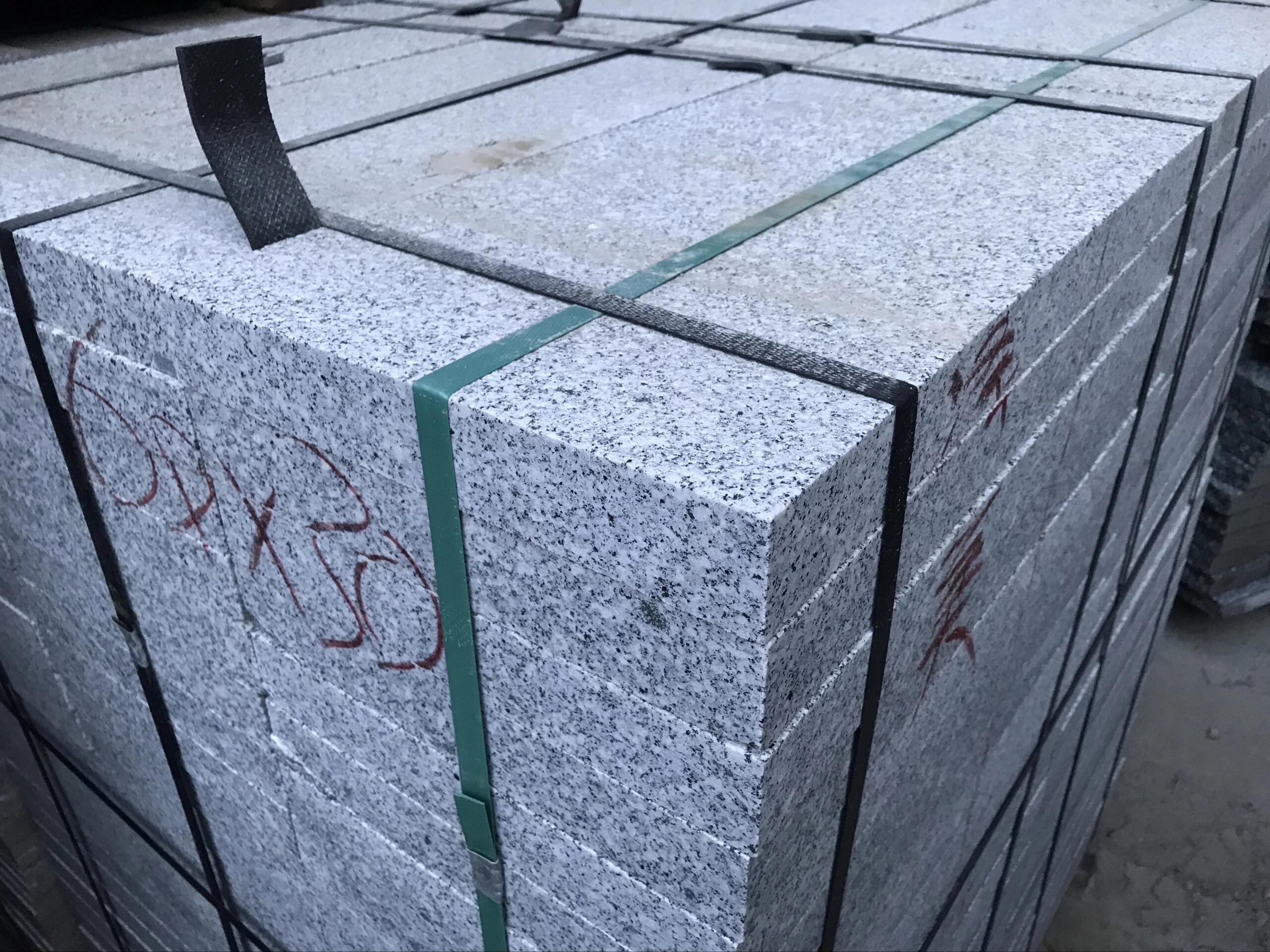 芝麻灰地鋪石 ？